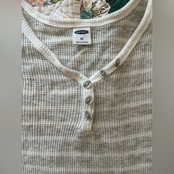 Old navy Henley tank top🩶 - Picture 1 of 2